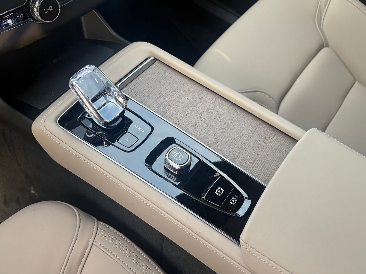 2026 Volvo XC90 Plus - Photo 13