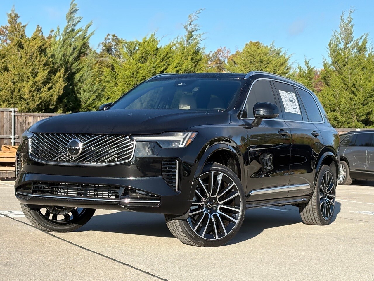 2026 Volvo XC60 B5 photo 2