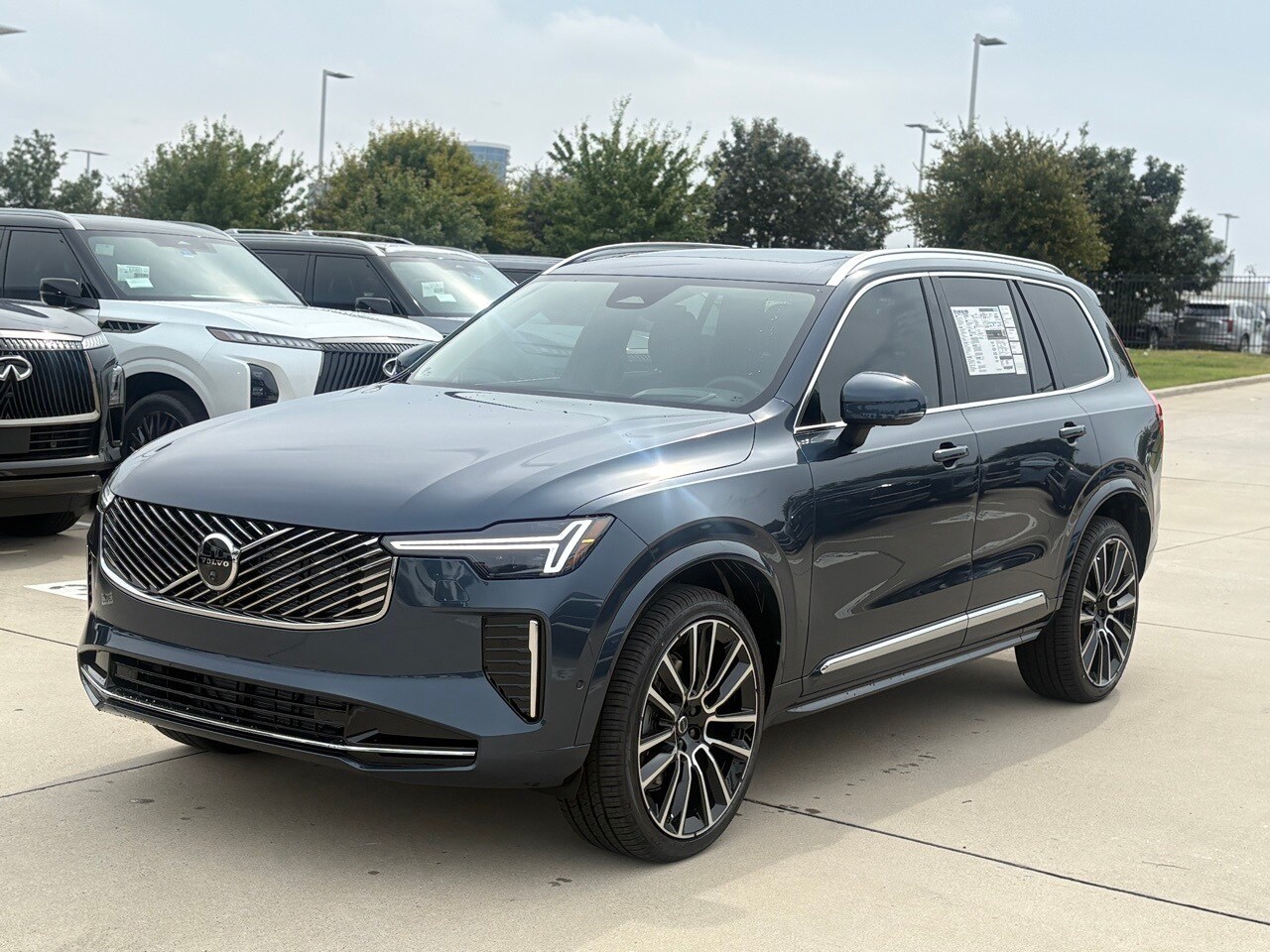 2026 Volvo XC90 photo 2