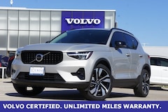 2025 Volvo XC40 B5 Plus Dark Theme SUV