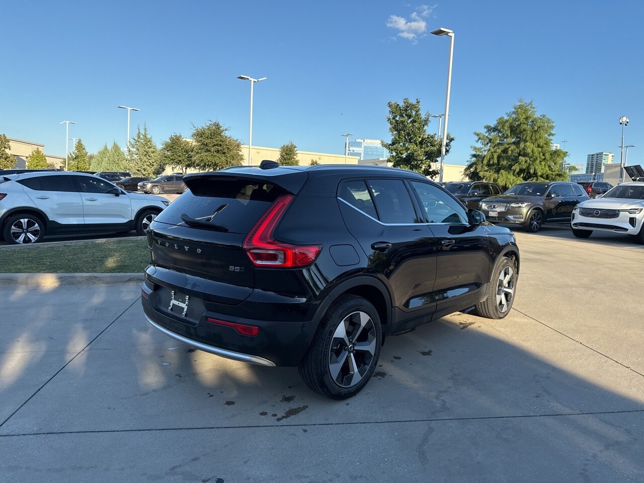 2025 Volvo XC40 Plus photo 4