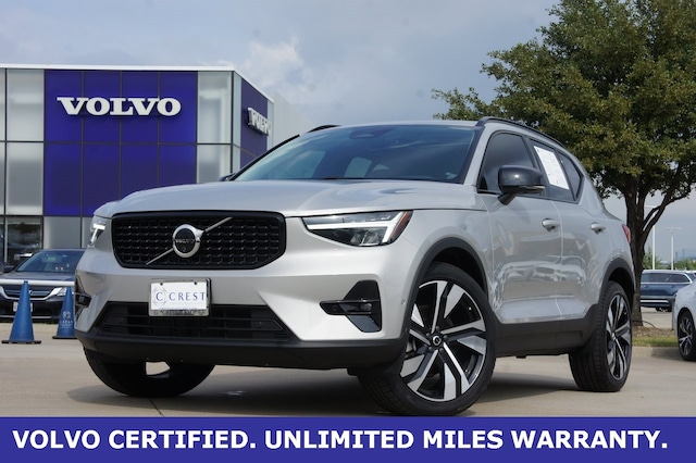 2025 Volvo XC40 B5 Plus Dark Theme SUV