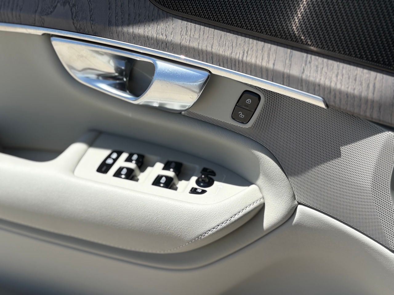 2026 Volvo XC90 Ultra - Photo 16