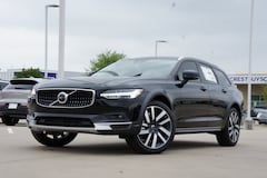 2025 Volvo V90 Cross Country B6 Plus Wagon