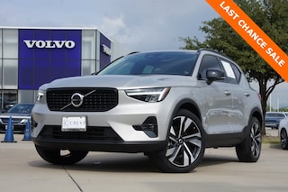 2025 Volvo XC40 B5 Plus Dark Theme SUV