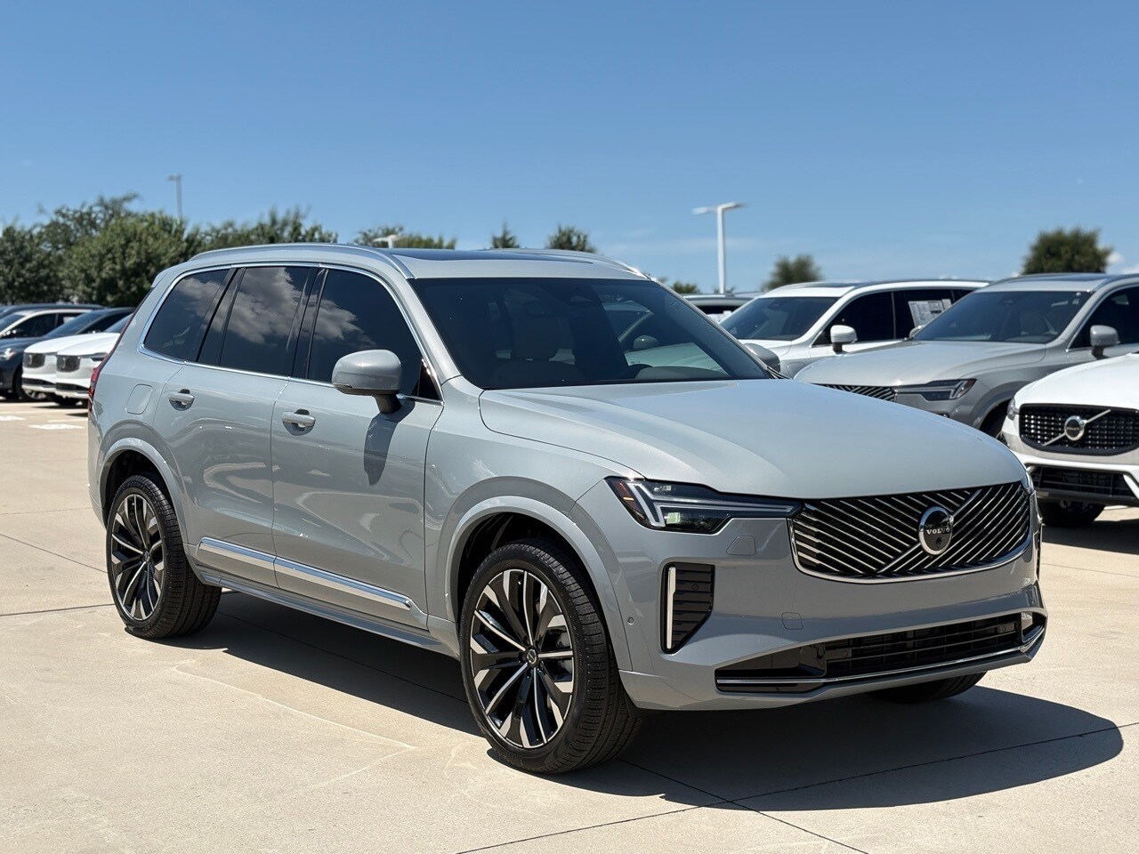 2026 Volvo XC90 Plus photo 4