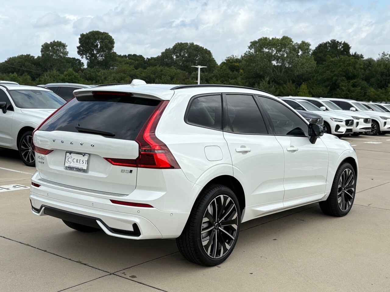2026 Volvo XC60 B5 photo 4