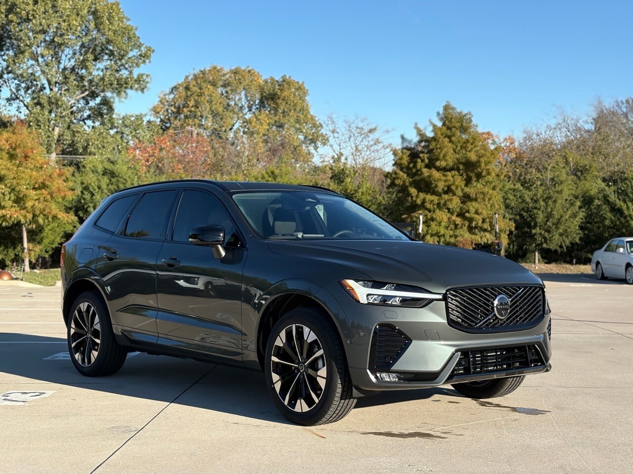 2026 Volvo XC60 B5 Plus photo 2