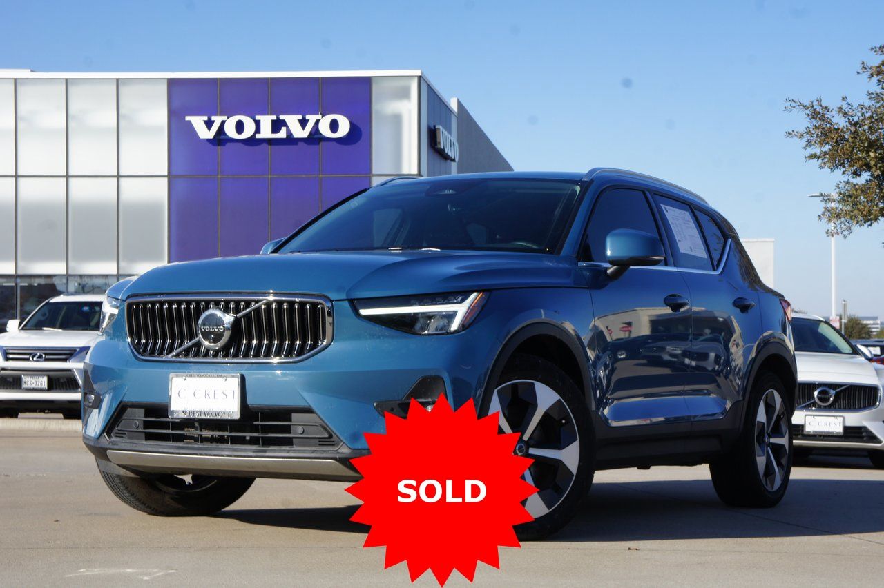 2025 Volvo XC40 B5 Plus Bright Theme AWD
