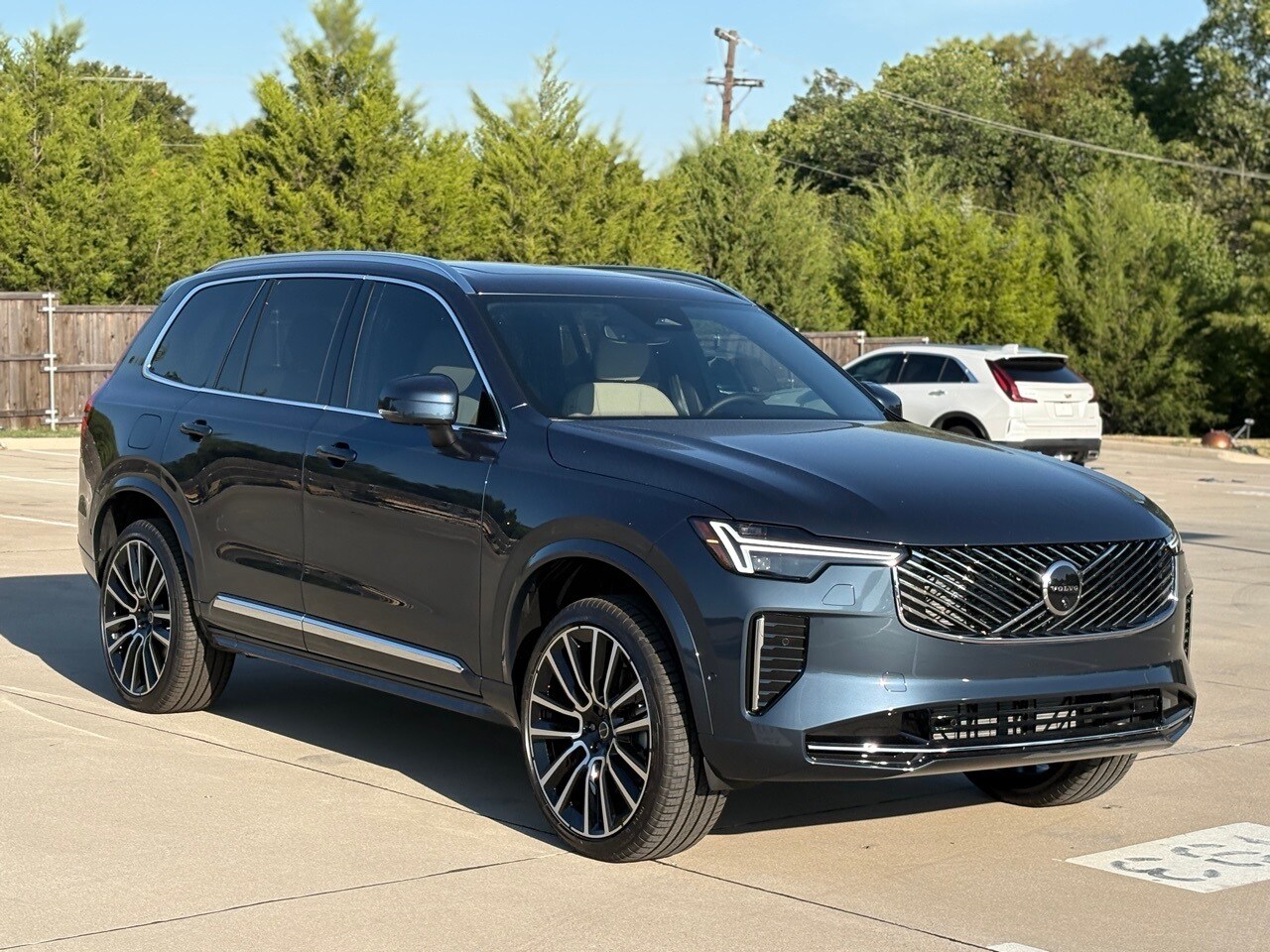 2026 Volvo XC90 B5 Plus photo 4