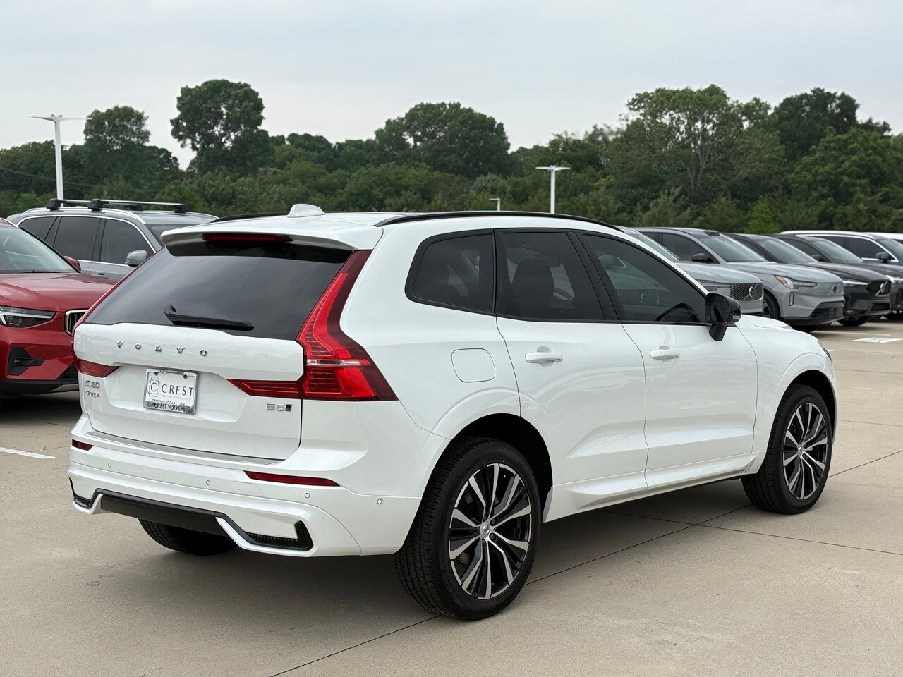 2025 Volvo XC60 B5 Plus photo 3