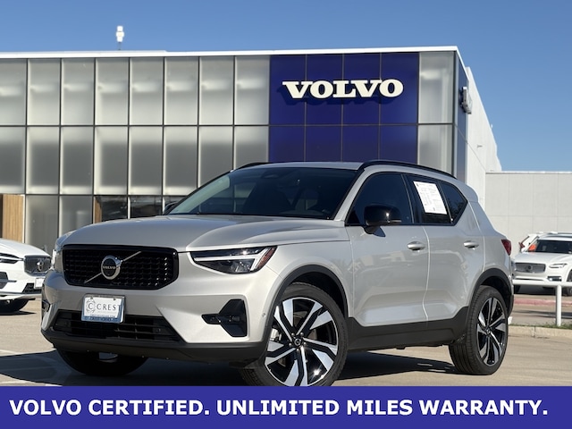 2025 Volvo XC40 B5 Plus Dark Theme SUV