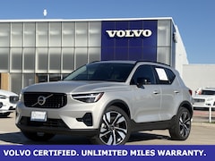 2025 Volvo XC40 B5 Plus Dark Theme SUV