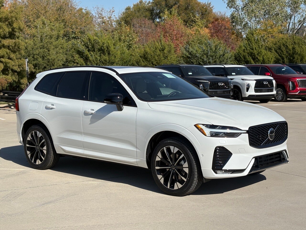 2026 Volvo XC60 B5 Plus photo 3