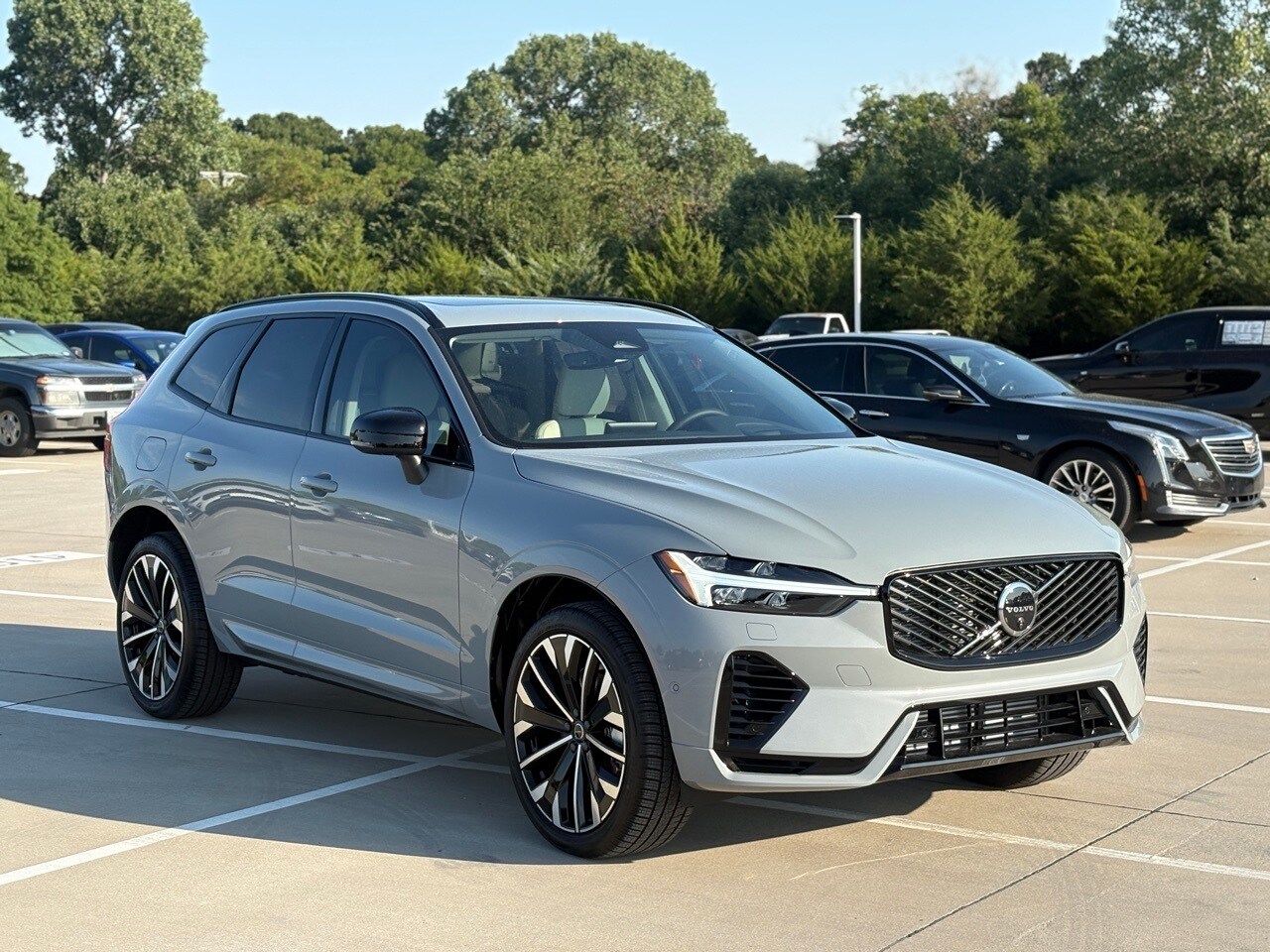 2026 Volvo XC60 Hybrid T8 photo 4