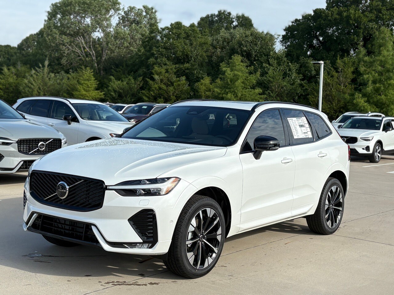 2026 Volvo XC60 B5 Plus photo 2