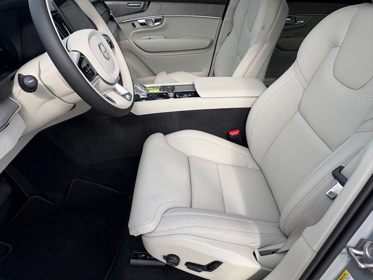 2026 Volvo XC90 Ultra - Photo 15