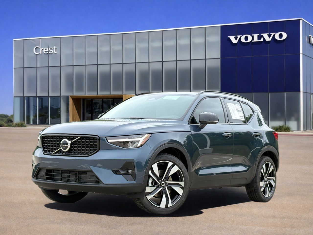 2026 Volvo XC40 B5 Plus Dark AWD's photo