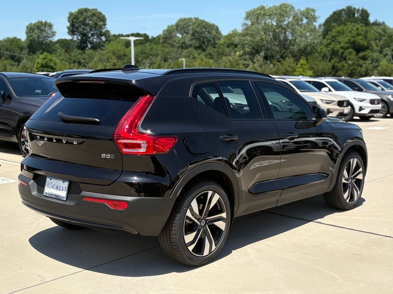 2025 Volvo XC40 Plus photo 4