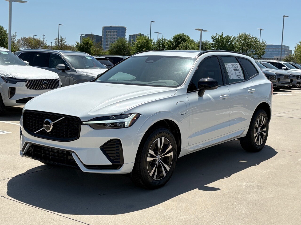 2025 Volvo XC60 T8 Core photo 2
