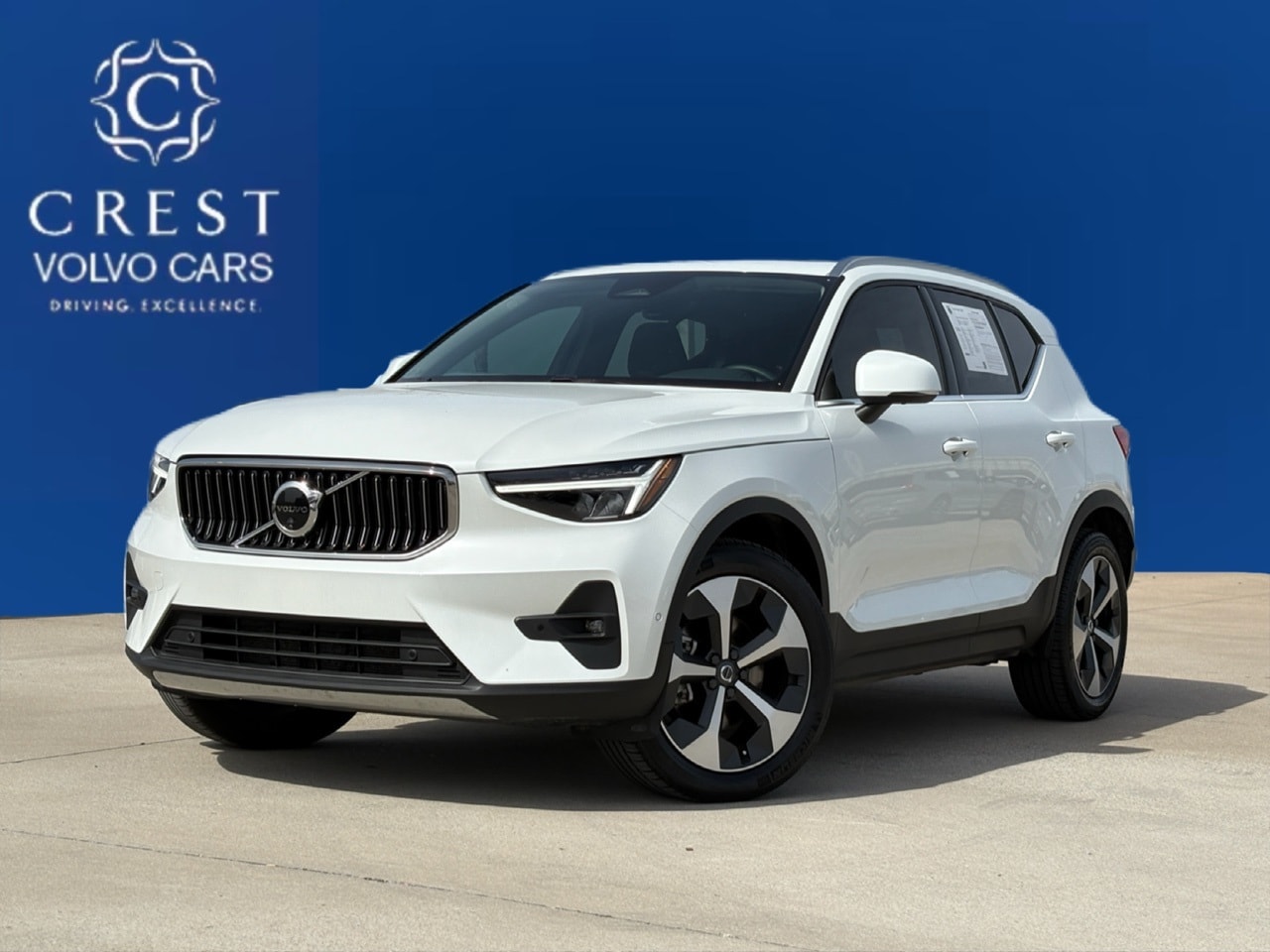2025 Volvo XC40 B5 Plus Bright Theme AWD