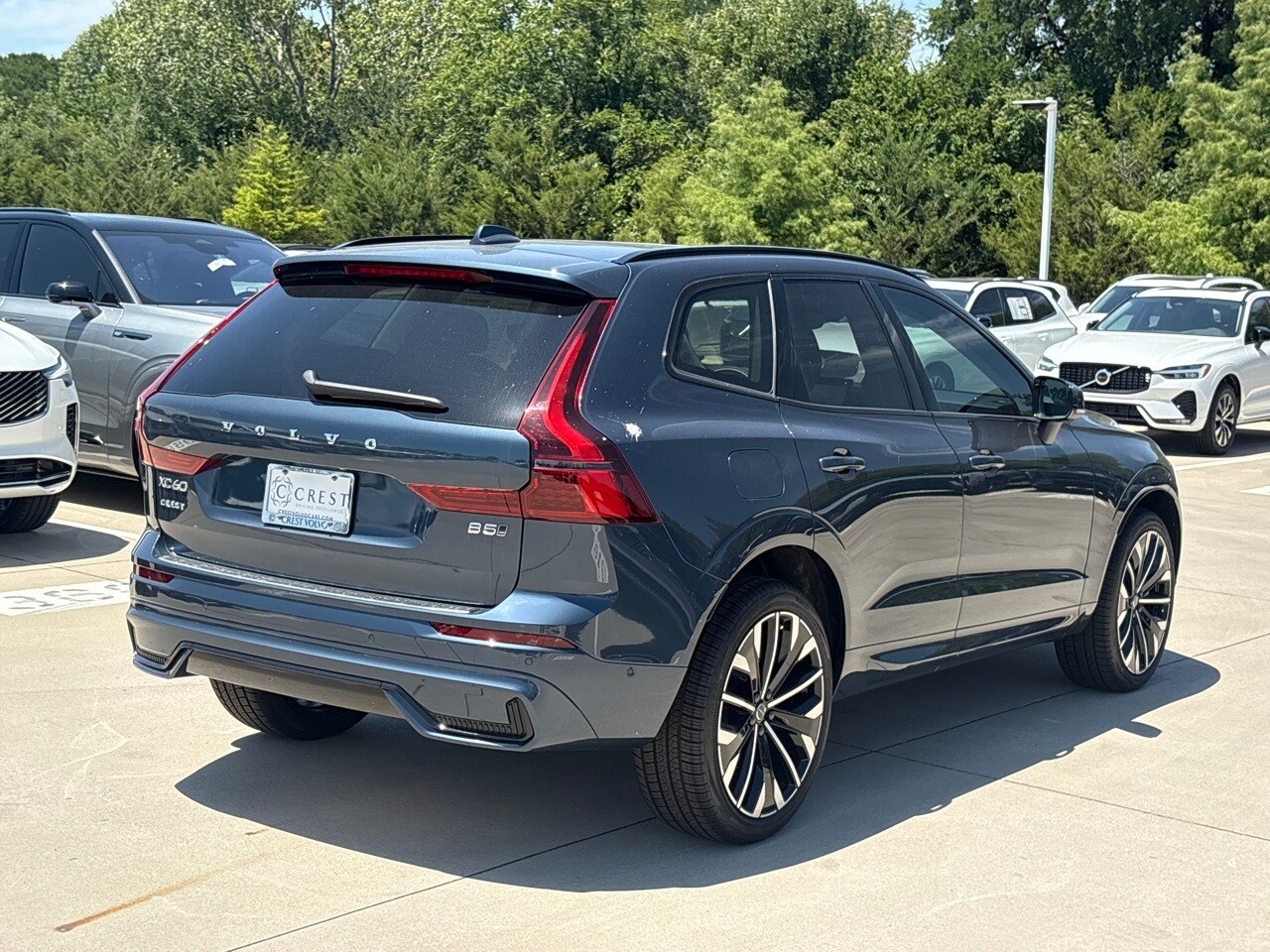 2026 Volvo XC60 B5 photo 4