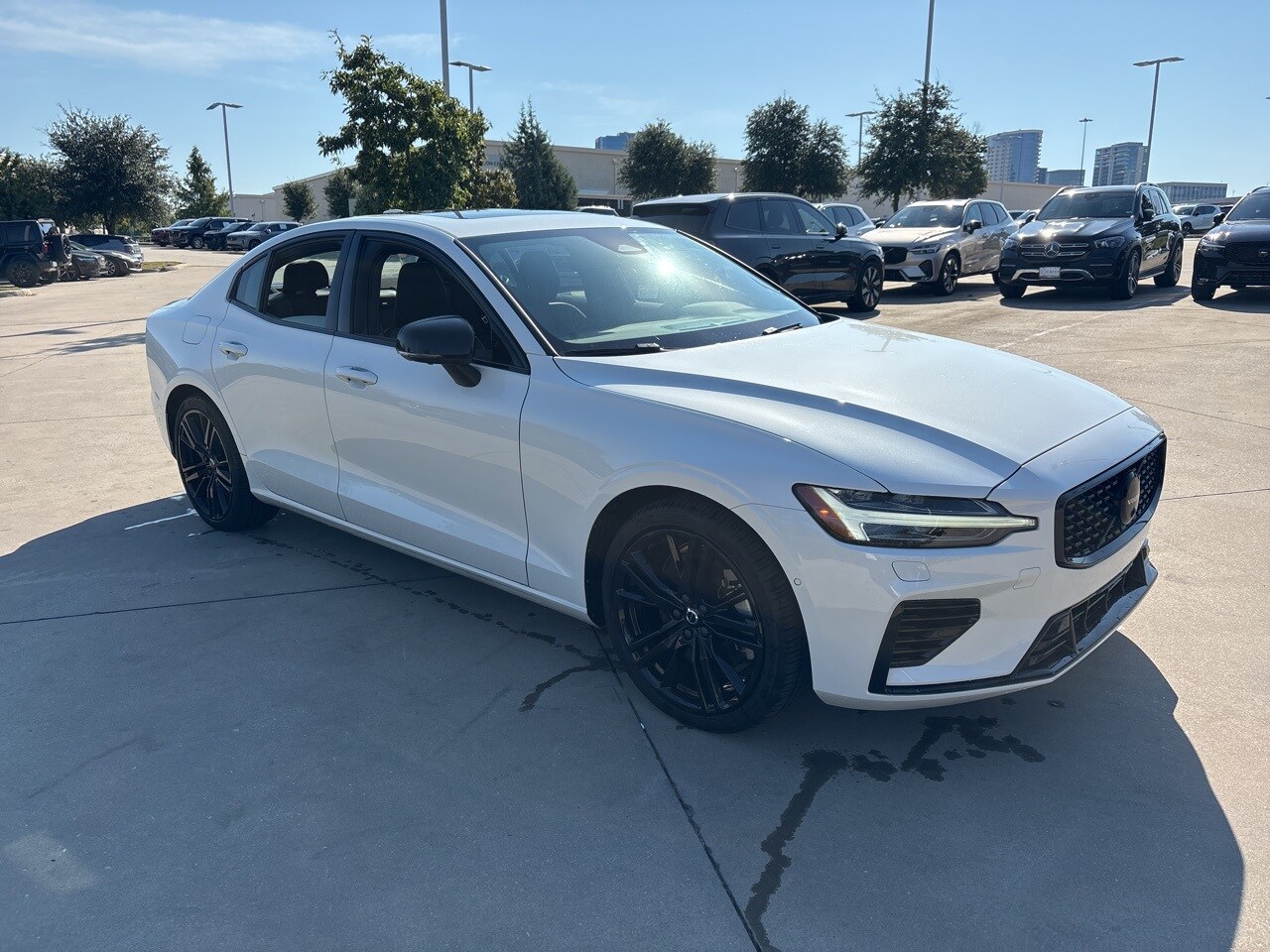 2024 Volvo S60 Recharge T8 Plus Black Edition photo 3