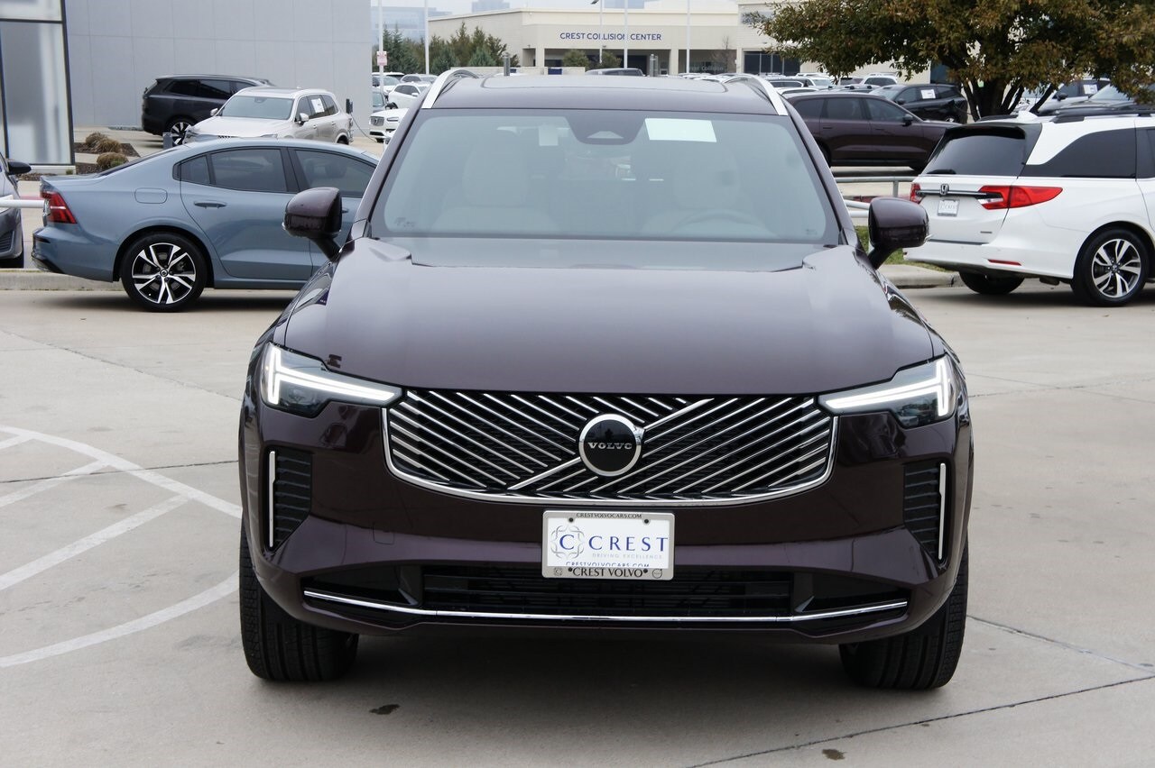 2025 Volvo XC90 Core photo 3