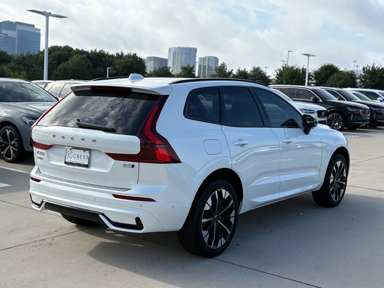 2026 Volvo XC60 B5 Plus photo 4