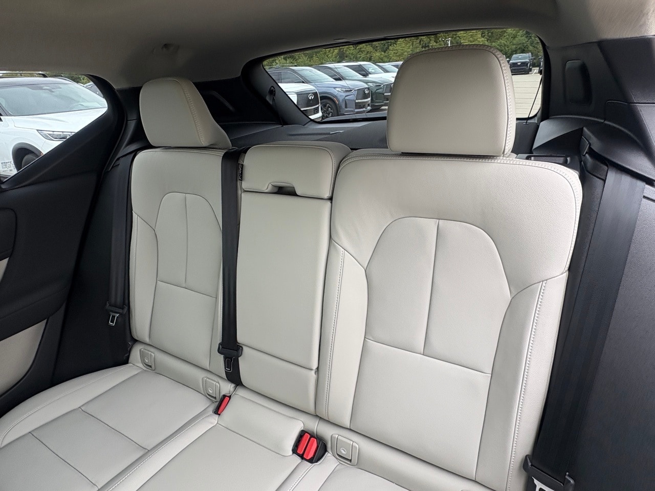 2026 Volvo XC40 Plus - Photo 24
