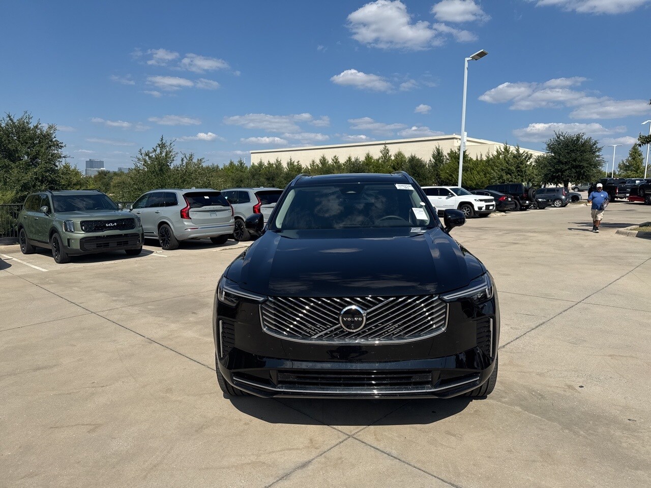 2025 Volvo XC90 Plus photo 2