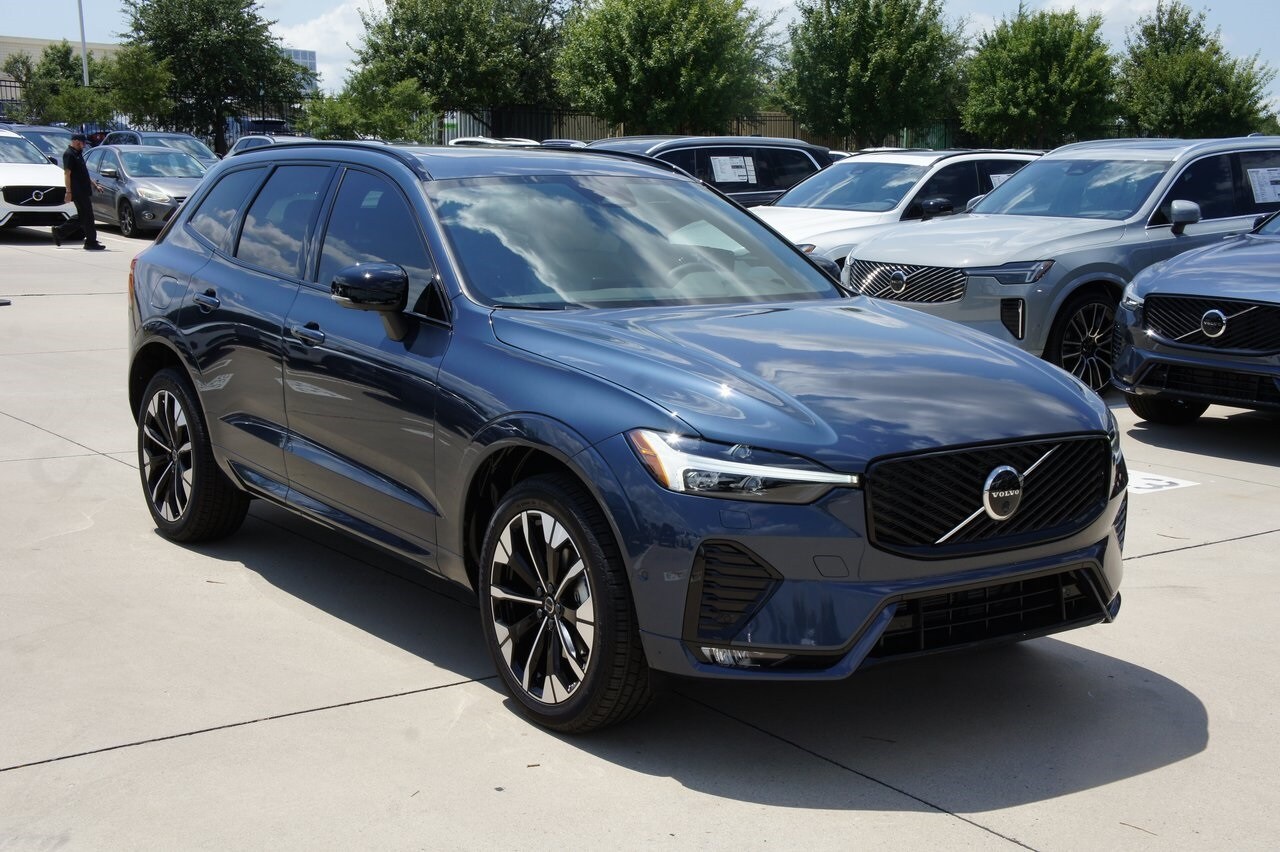 2026 Volvo XC60 B5 Plus photo 3
