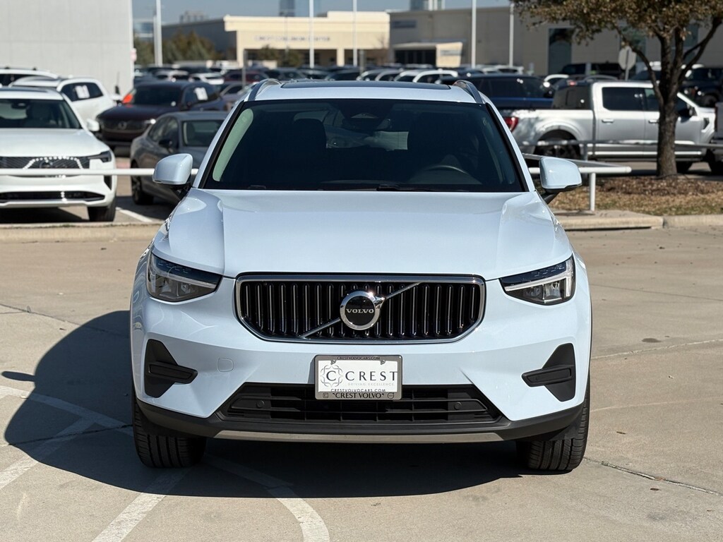 Certified 2025 Volvo XC40 B5 AWD SUV