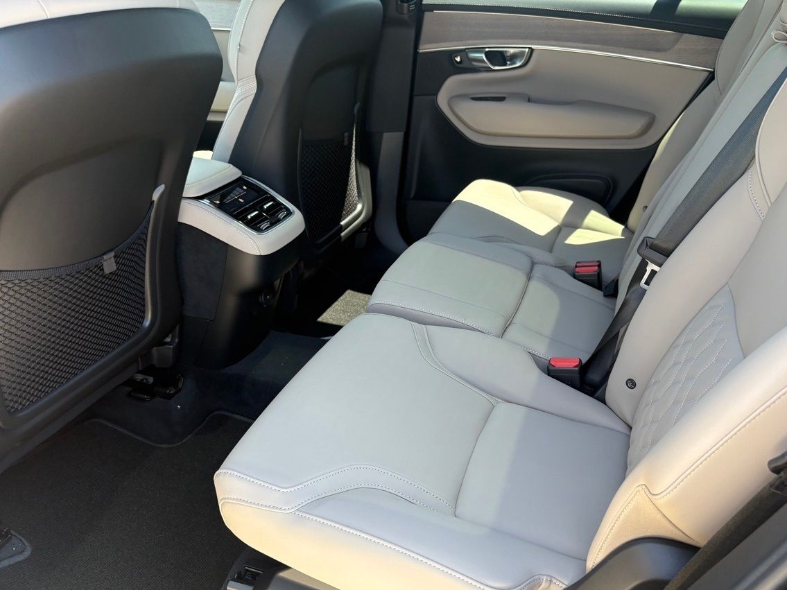 2026 Volvo XC90 Plus - Photo 21