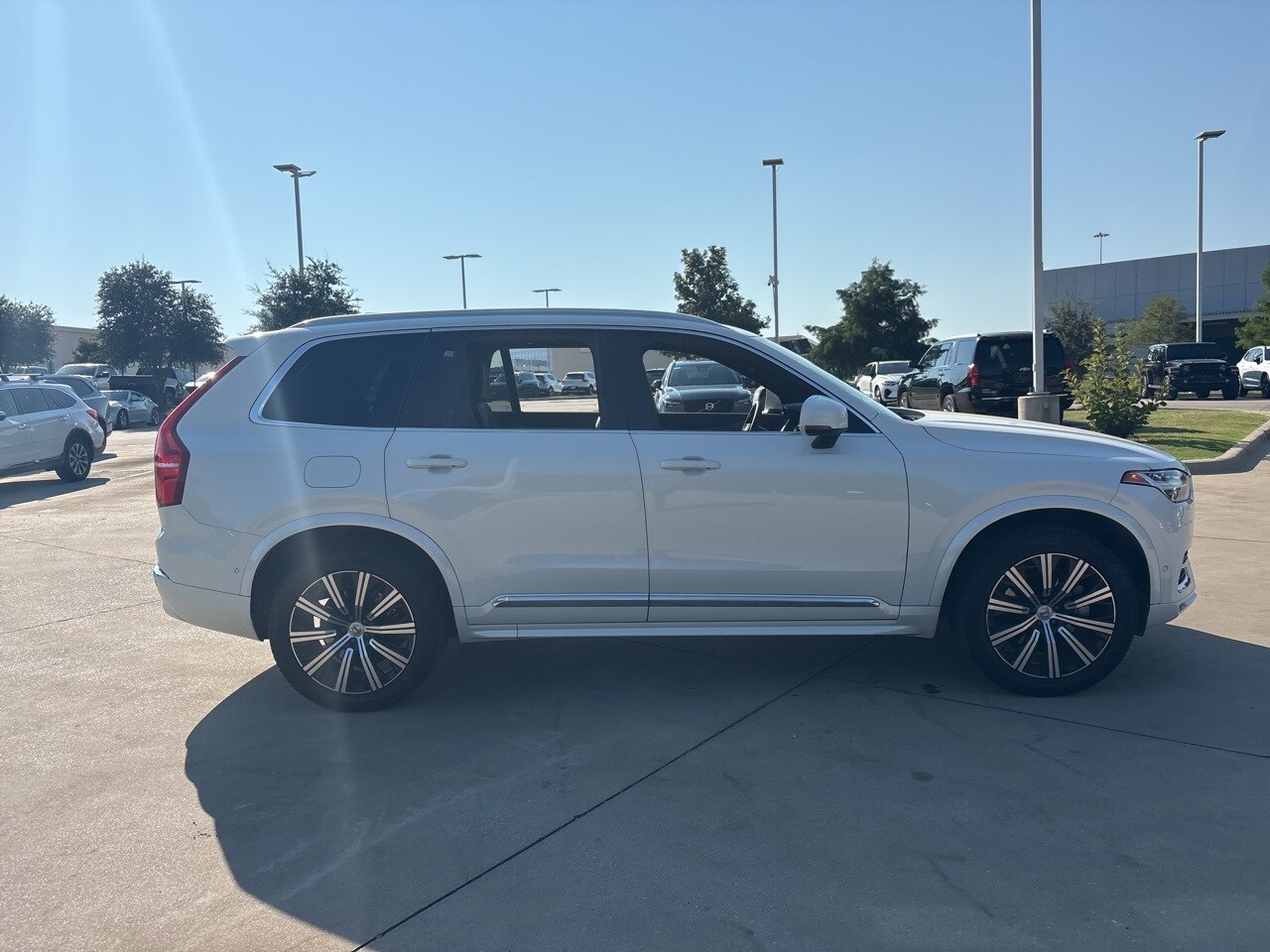 2023 Volvo XC90 Plus photo 3