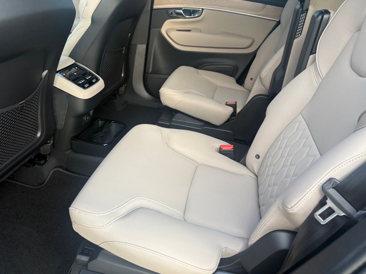 2026 Volvo XC90 Plus - Photo 21