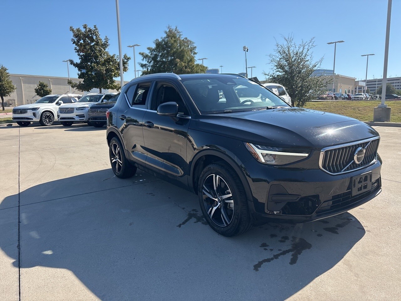 2025 Volvo XC40 AWD photo 3