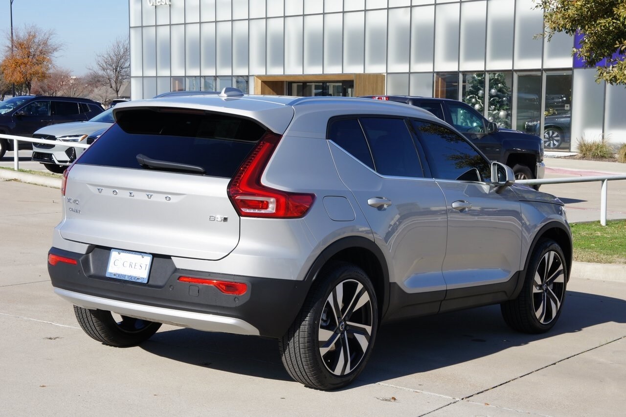 2025 Volvo XC40 Plus photo 4