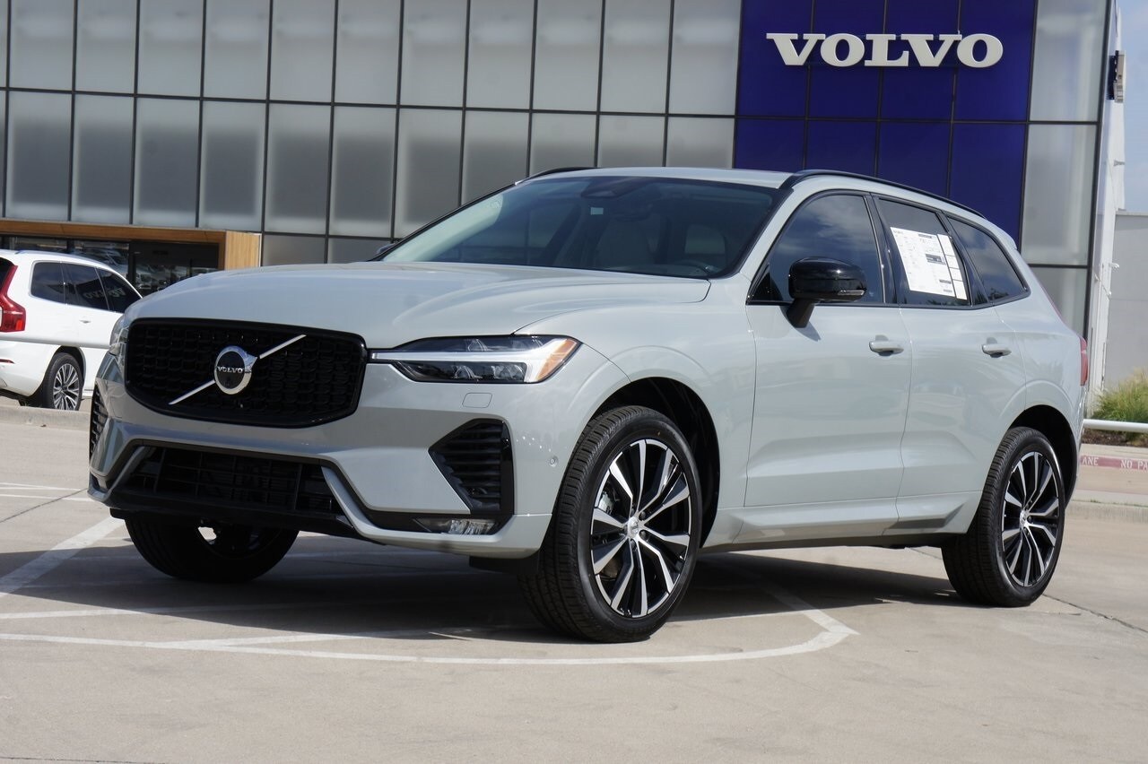 2025 Volvo XC60 B5 Plus photo 2