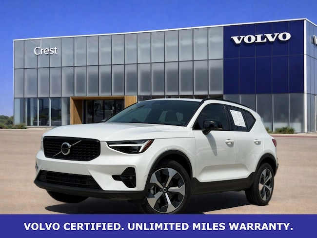 2026 Volvo XC40 B5 Plus Dark AWD's photo