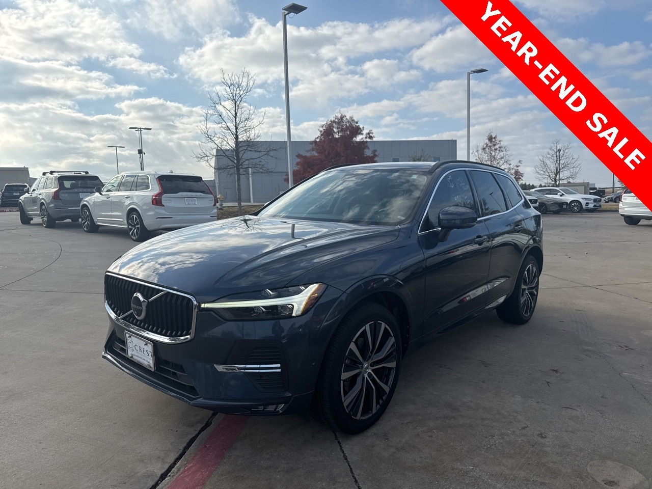 2022 Volvo XC60 Momentum's photo