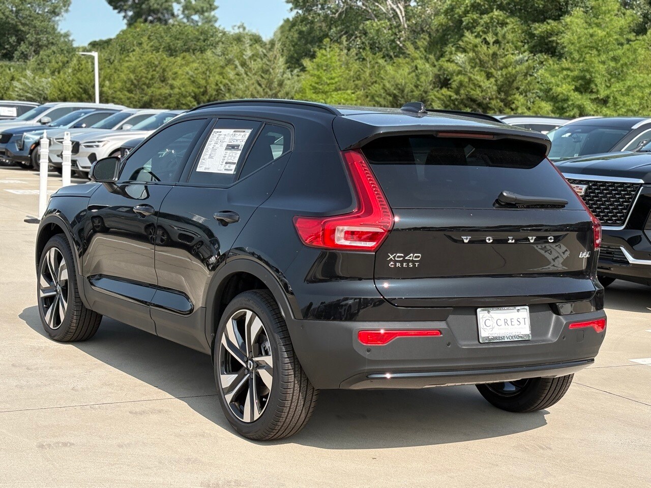 2025 Volvo XC40 photo 4