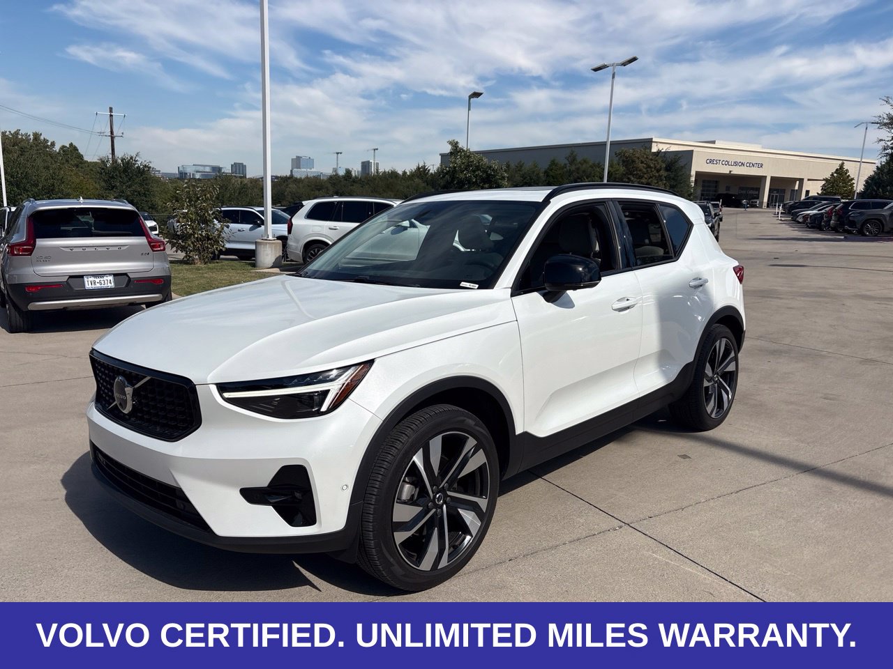 2025 Volvo XC40 B5 Plus Dark Theme SUV
