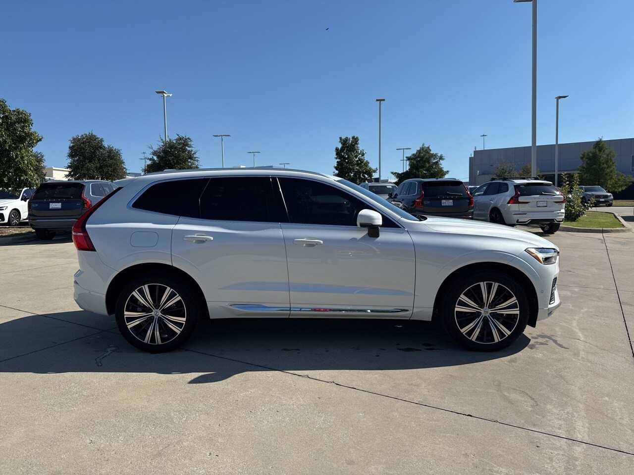 2023 Volvo XC60 B5 Plus photo 4