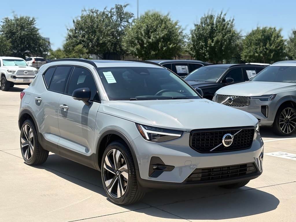 New 2026 Volvo XC40 B4 Plus SUV