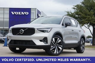 2025 Volvo XC40 B5 Plus Dark Theme SUV