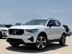 2026 Volvo XC40 B4 Core SUV
