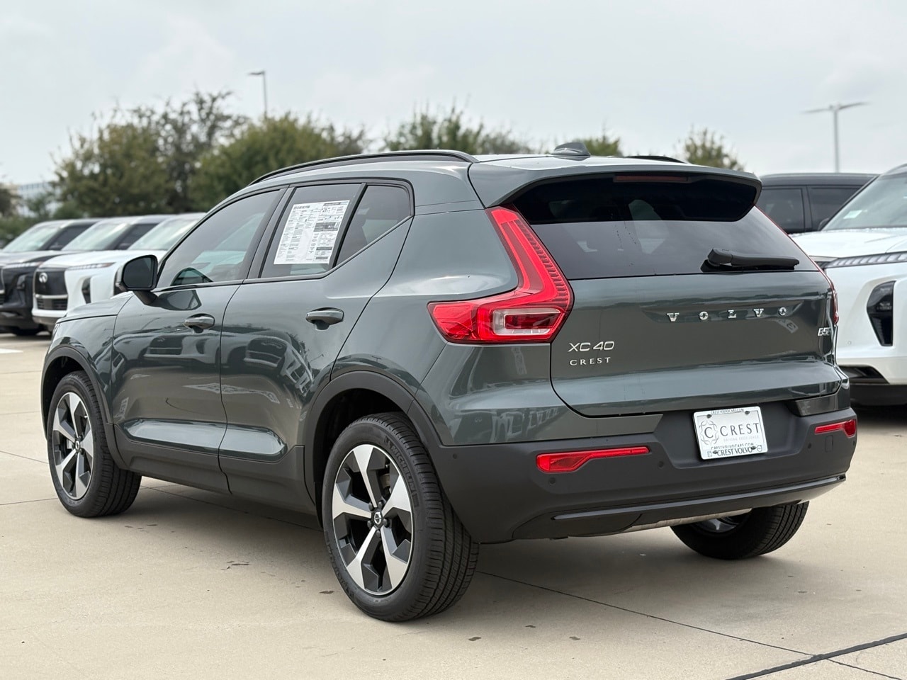 2026 Volvo XC40 Plus - Photo 6