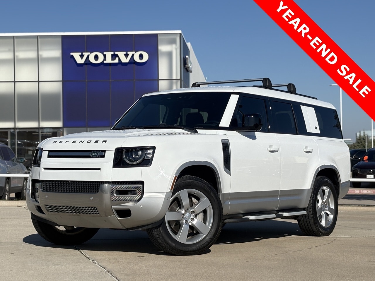 2023 Land Rover Defender SE's photo