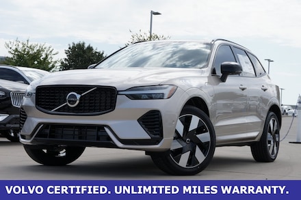 2025 Volvo XC60 plug-in hybrid T8 Plus SUV